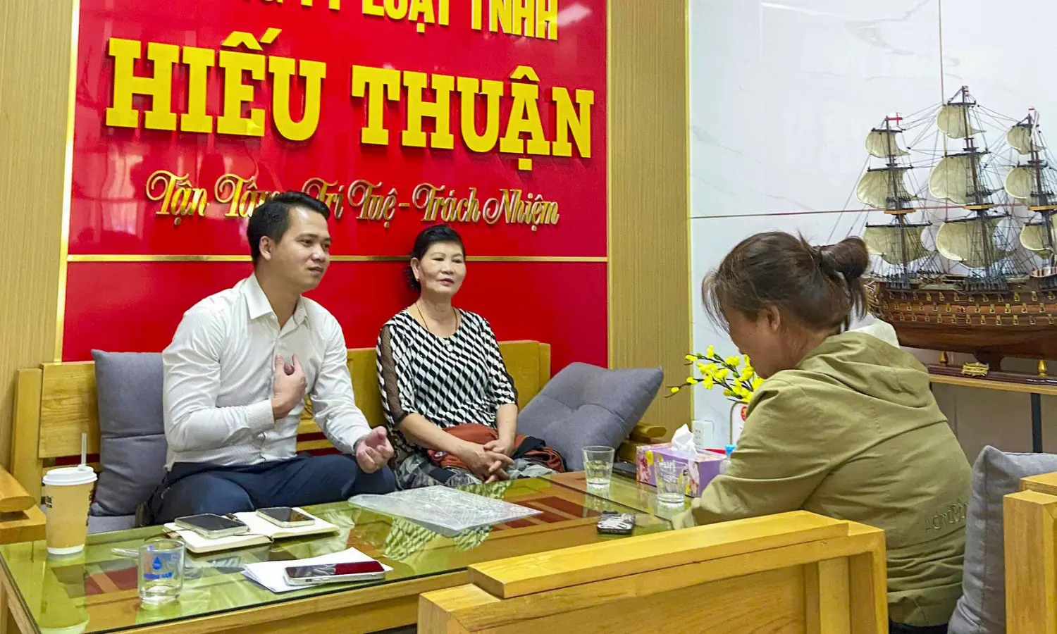 luật sư hiếu tư vấn