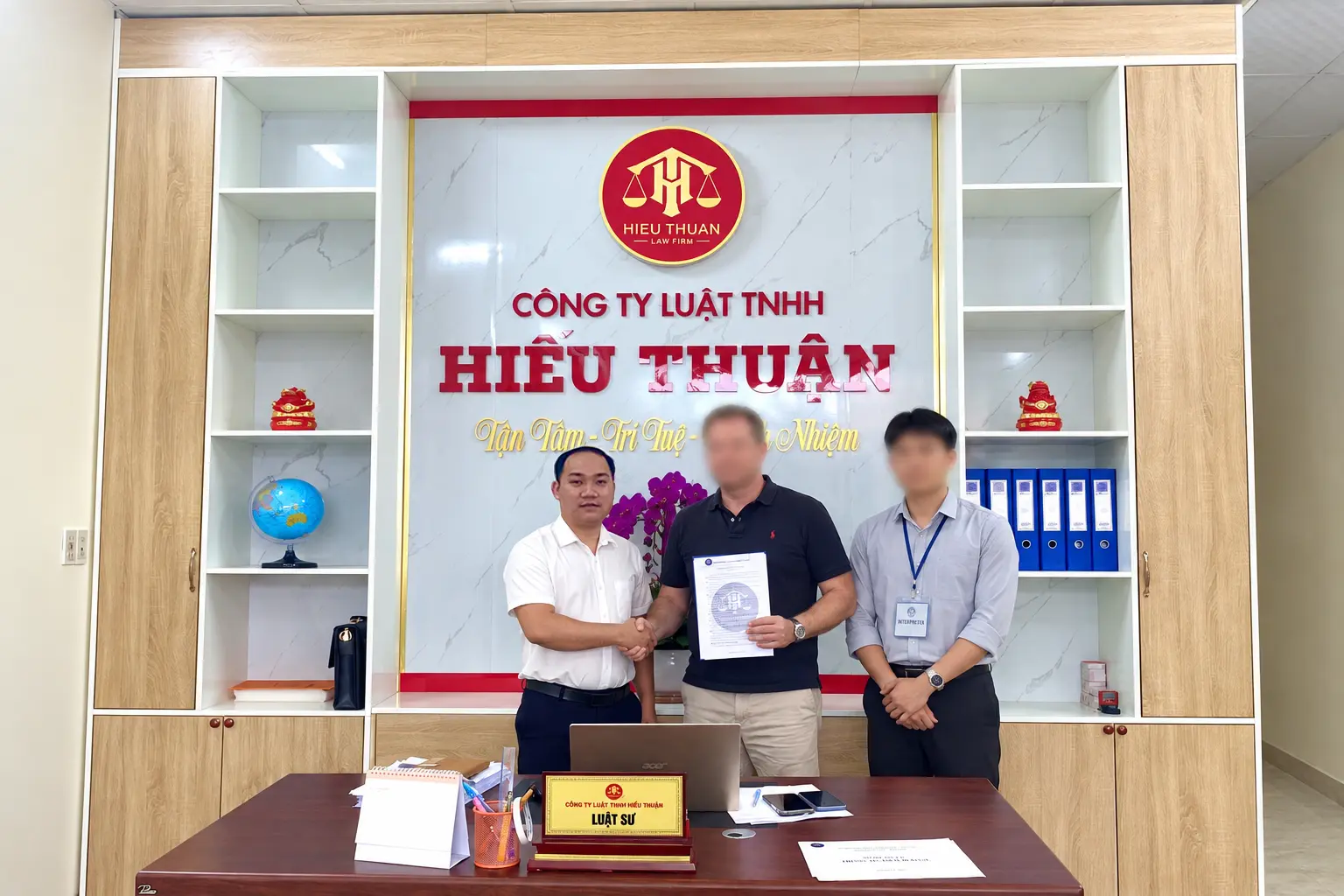 ký hợp đồng ly hôn có yếu tố nước ngoài